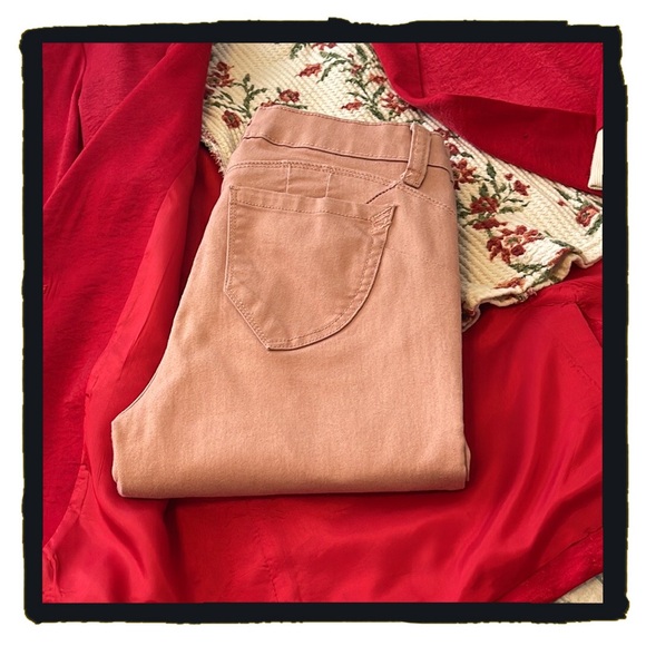 ๐Super Cute Midrise Papaya Denim Jeans โ Perfect Fit, Playful Style!๐ฅJunior - Picture 4 of 13